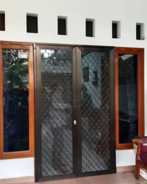pintu expanda kawat nyamuk