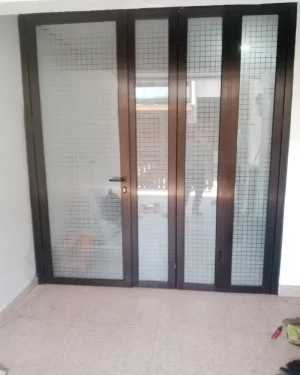 pintu lipat 4 daun stiker